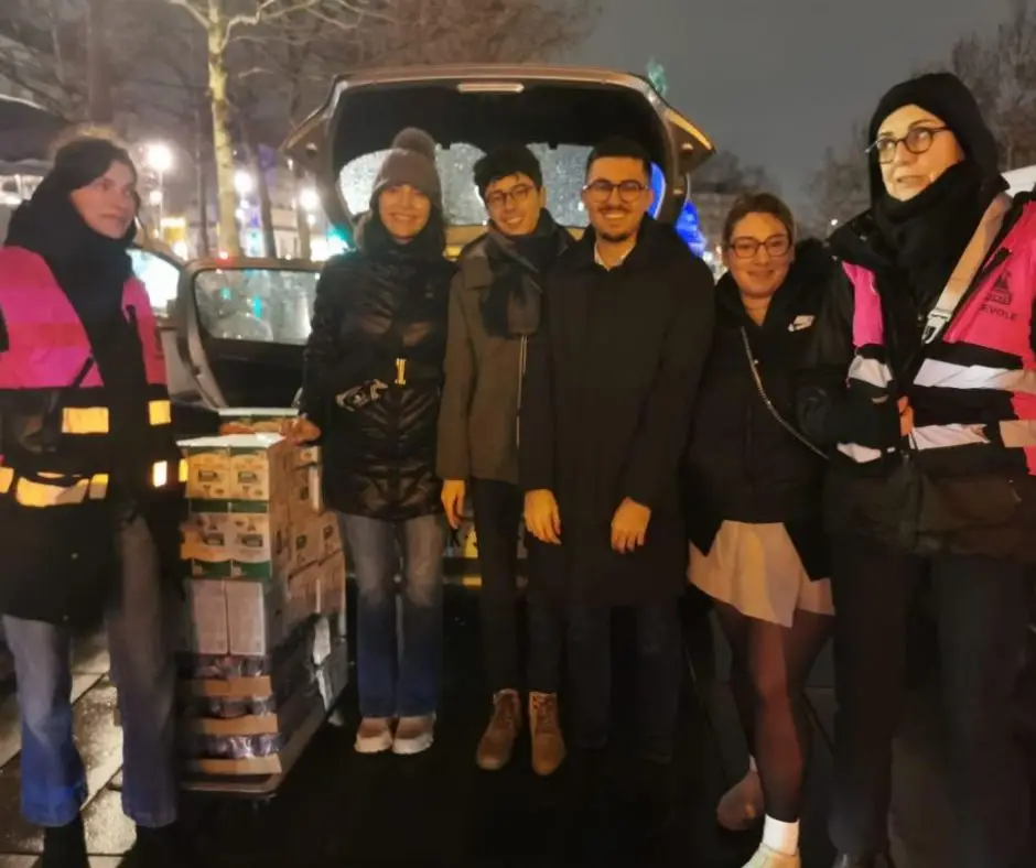 La Ligue Des Animaux à Paris pour une distribution solidaire.